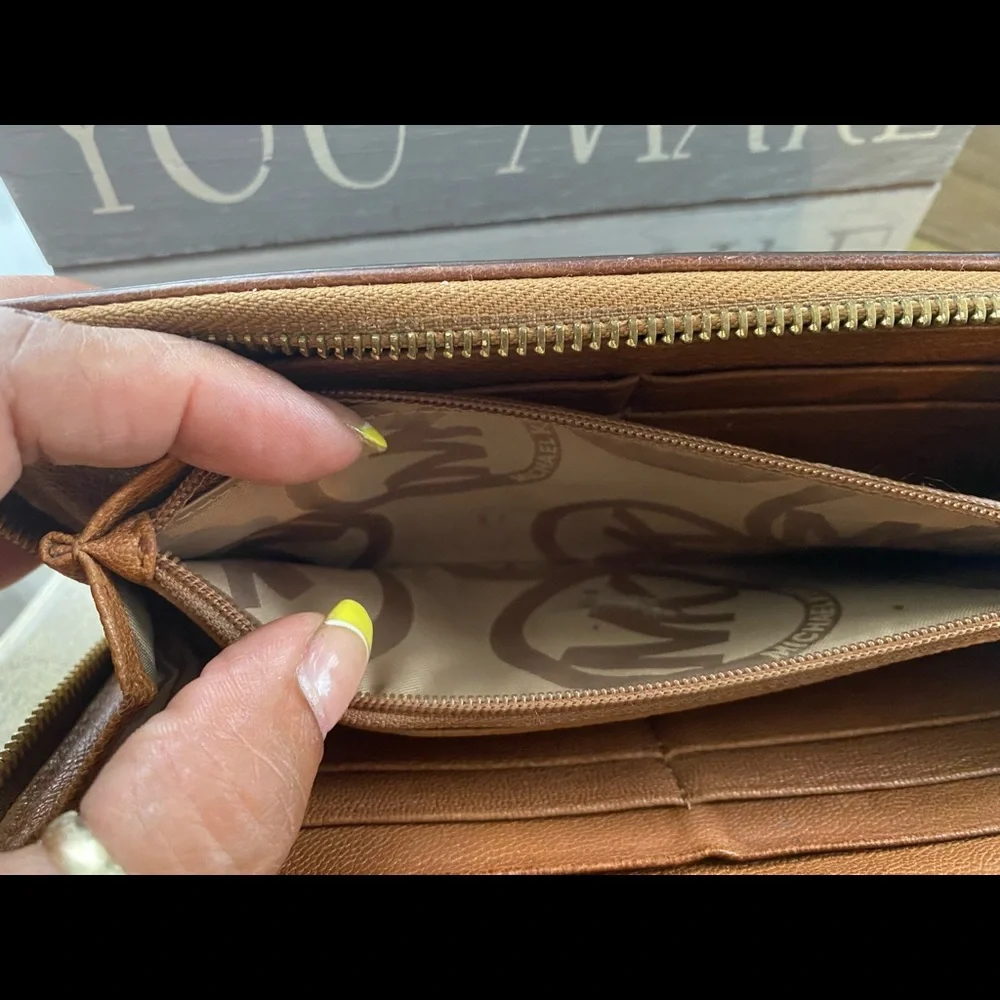 Wallet - Picture 1 of 6